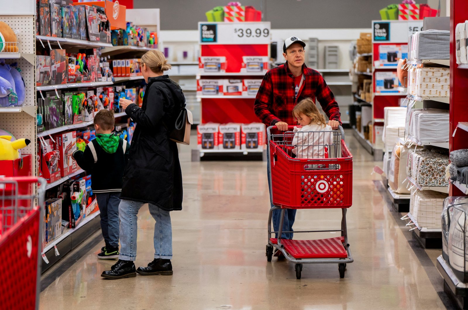 Shoppers in a Target store in Chicago, Illinois, U.S., Nov. 21, 2023. (Reuters Photo)