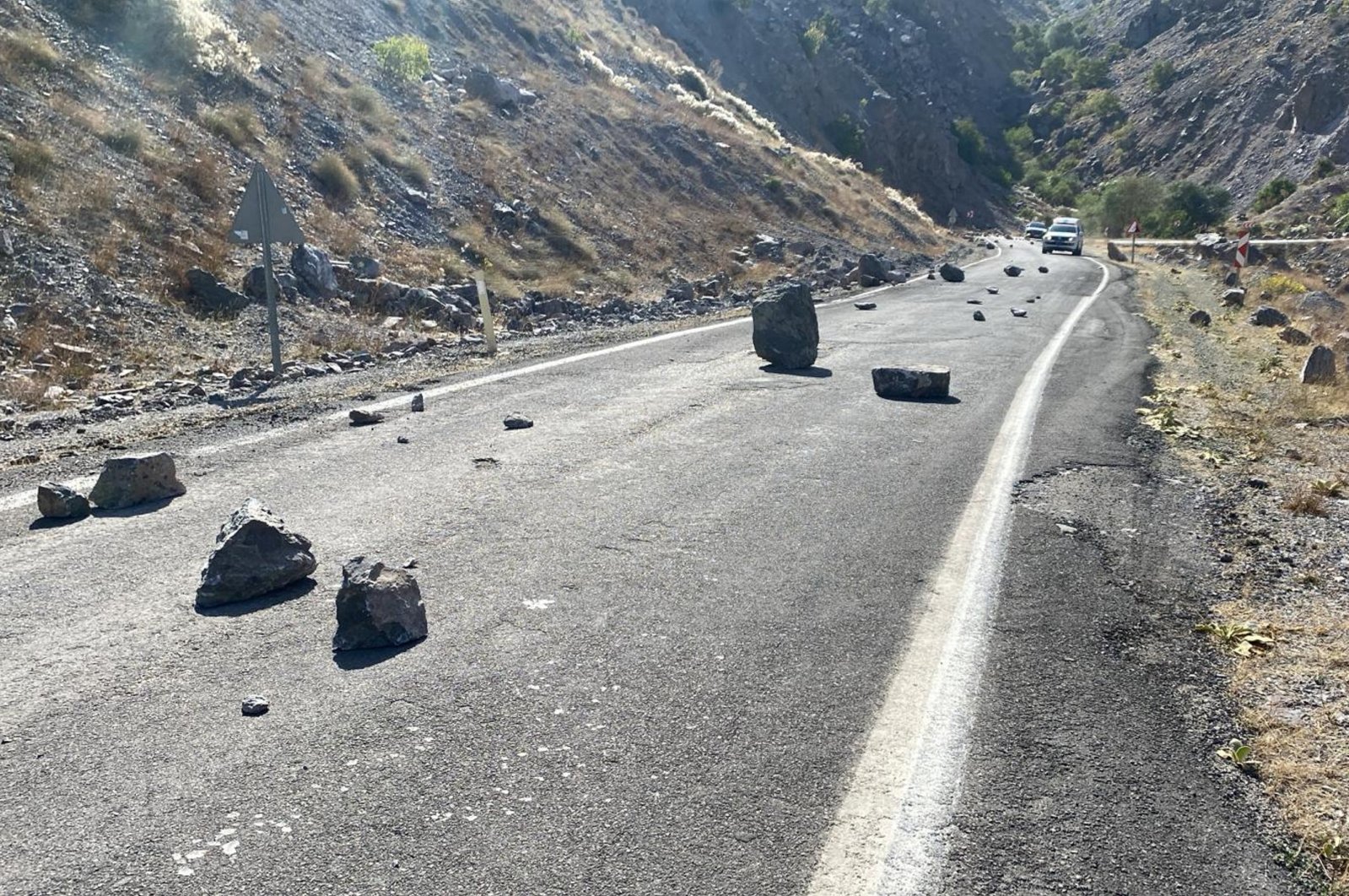 Rocks that fell from a hill are seen on a road after an earthquake hits the city in the Kale district of Malatya, eastern Türkiye, Oct. 16, 2024. (AA Photo)