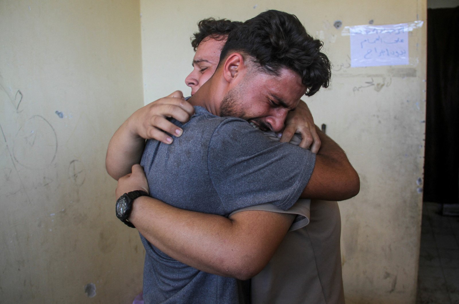 This file photo shows Palestinians react at the site of an Israeli strike on a school sheltering displaced people, in Jabalia, in the northern Gaza Strip, Palestine, Sept. 26, 2024. (Reuters Photo)