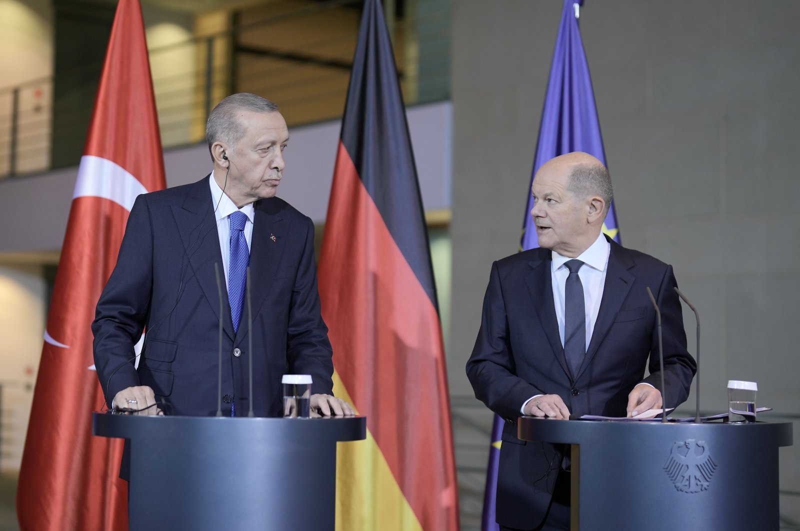 President Recep Tayyip Erdoğan (L) and German Chancellor Olaf Scholz talk to the media at a news conference at the chancellery, Berlin, Germany, Nov. 17, 2023. (AP Photo)