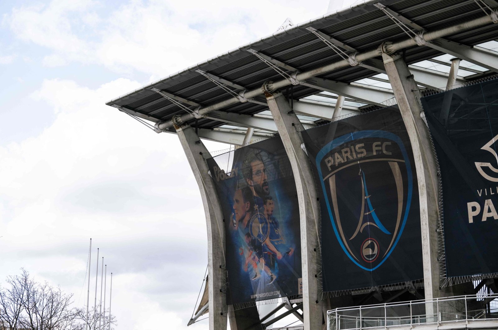 This photograph shows the logo of Paris FC at the Charlety Stadium in Paris, France, March 18, 2024. (AFP Photo)