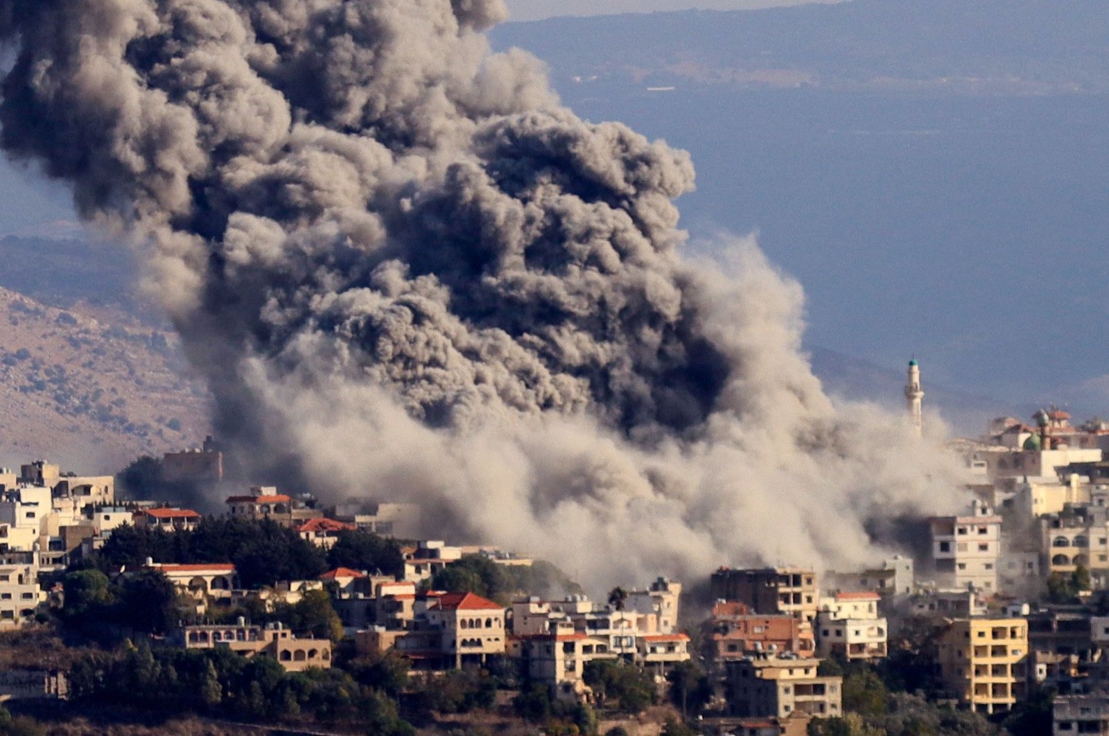 Smoke billows from the site of an Israeli airstrike that targeted the southern Lebanese village of Khiam, Oct. 17, 2024. (AFP Photo)