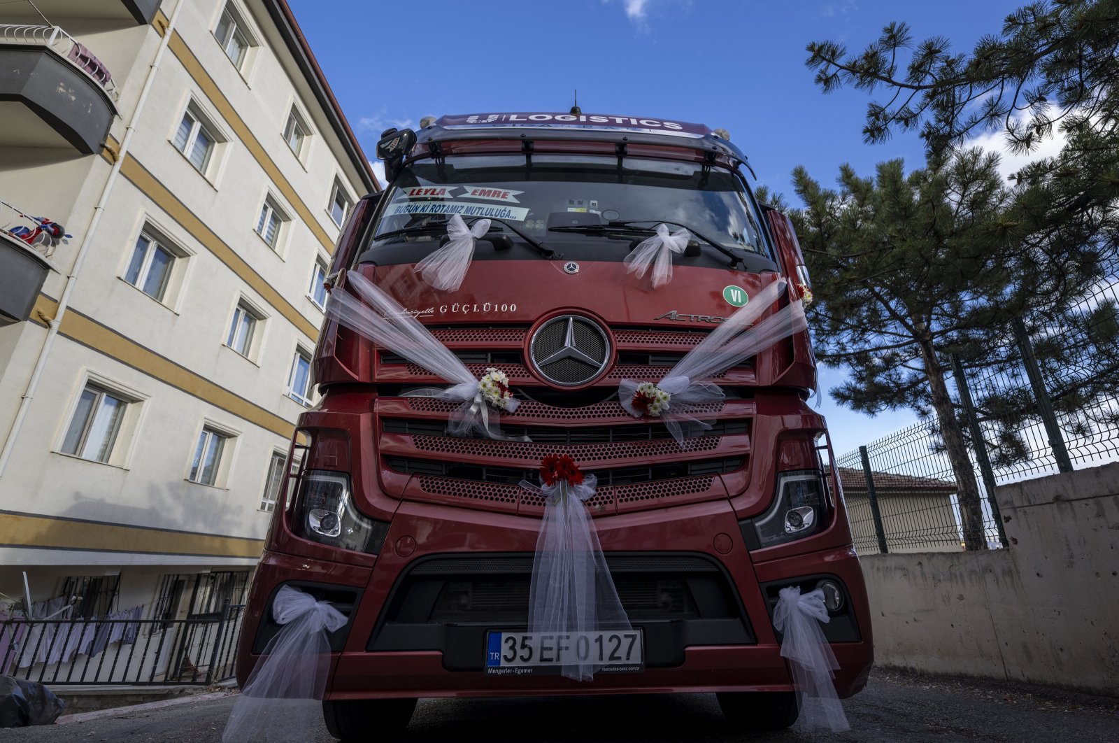 Decked out in bridal decor, the truck rolls up in style, driven by the bride, Ankara, Türkiye, Oct. 17, 2024. (AA Photo)