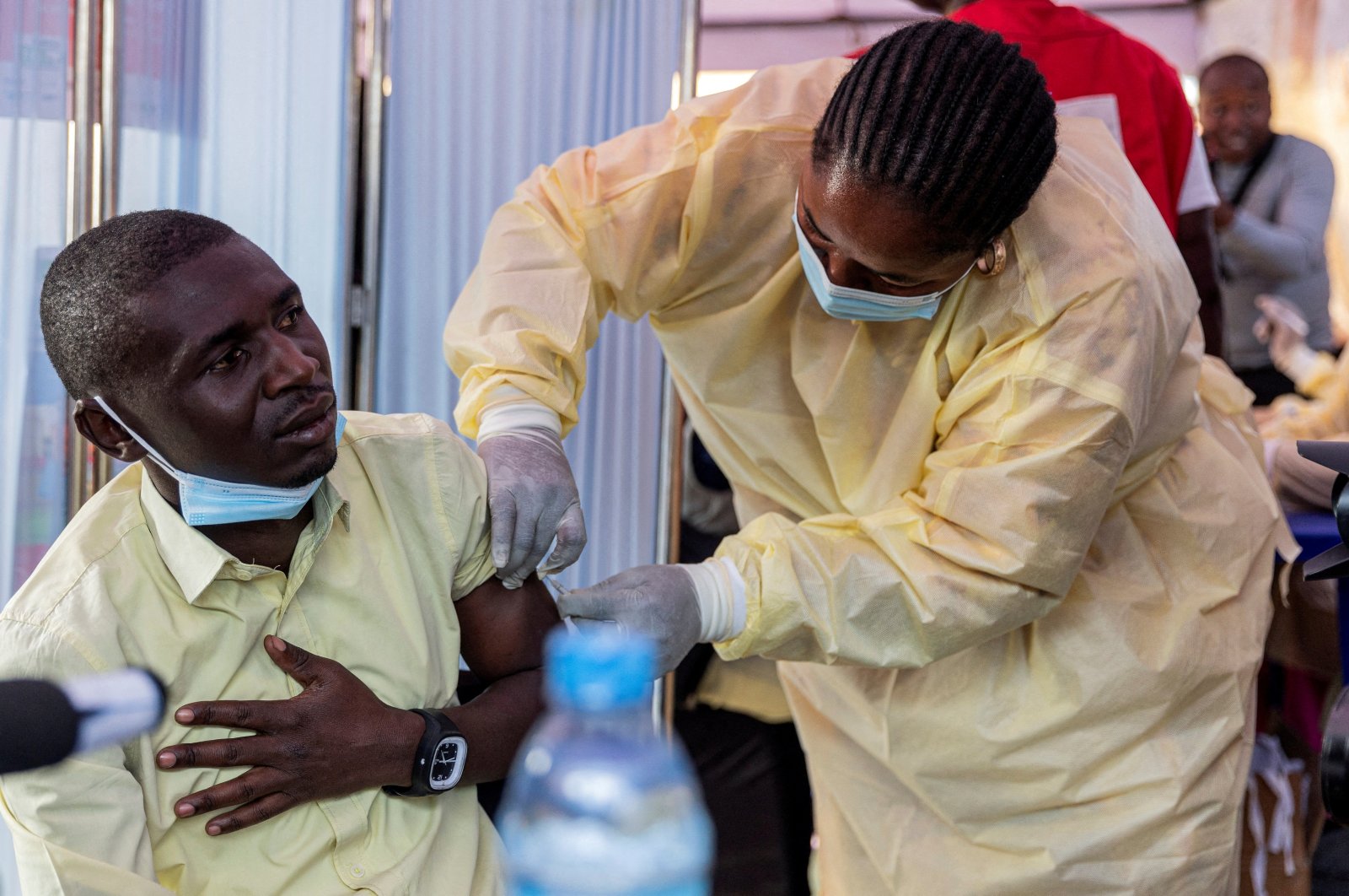 A Congolese health official administers a mpox vaccination to a man, a key step in efforts to contain an outbreak that has spread from its epicenter, at a hospital in Goma, North Kivu province, DRC, Oct. 5, 2024. (Reuters Photo)