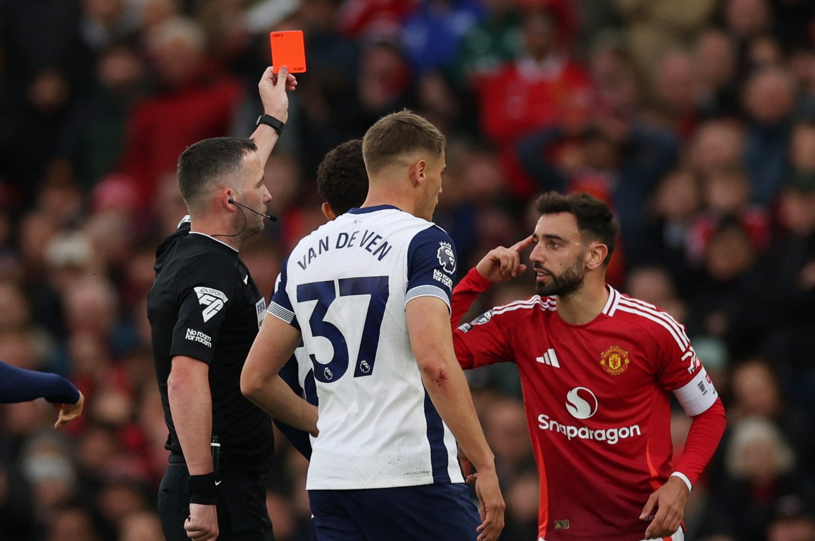 Manchester United&#039;s Bruno Fernandes is shown a red card during the EPL match against Tottenham Hotspur at the Old Trafford, Manchester, U.K., Sept. 29, 2024. (Reuters Photo)