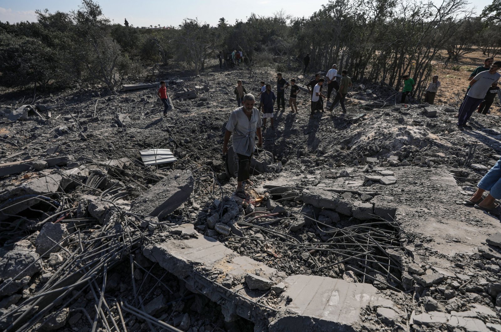  Palestinians search among the rubble of a destroyed house following Israeli airstrikes in the Al-Maghazi refugee camp, Gaza Strip, Oct. 17, 2024. (EPA Photo