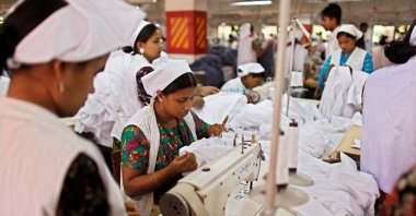 Women work at a garment factory, Gazipur, Bangladesh, May 11, 2010. (Reuters File Photo)