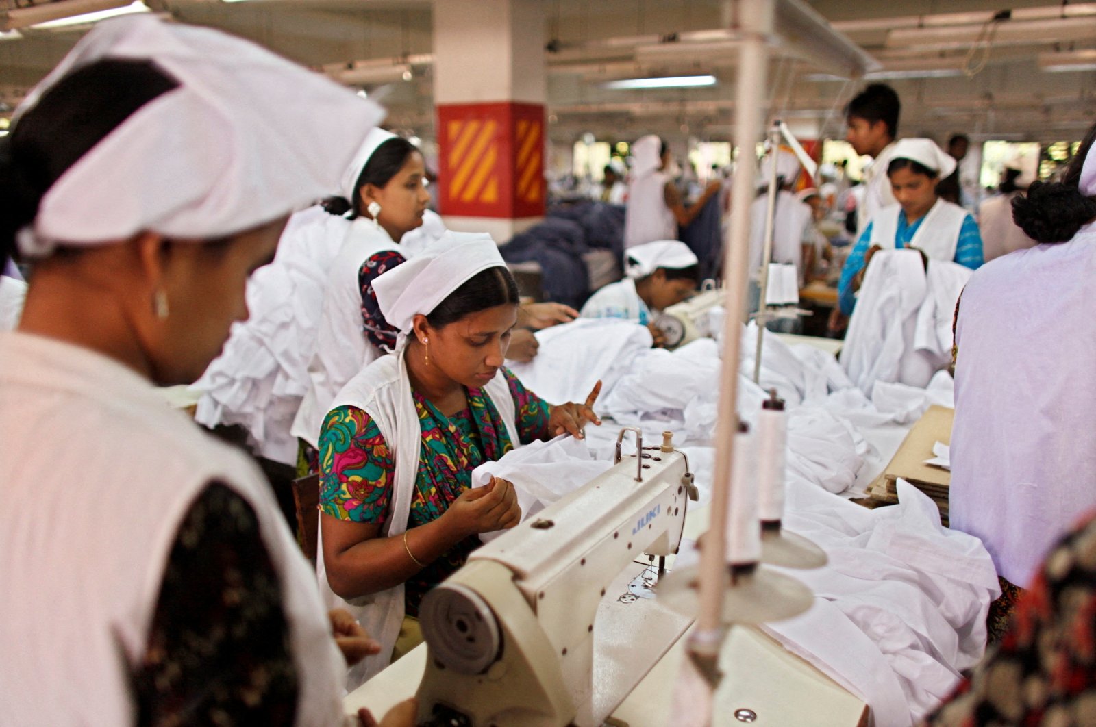 Women work at a garment factory, Gazipur, Bangladesh, May 11, 2010. (Reuters File Photo)