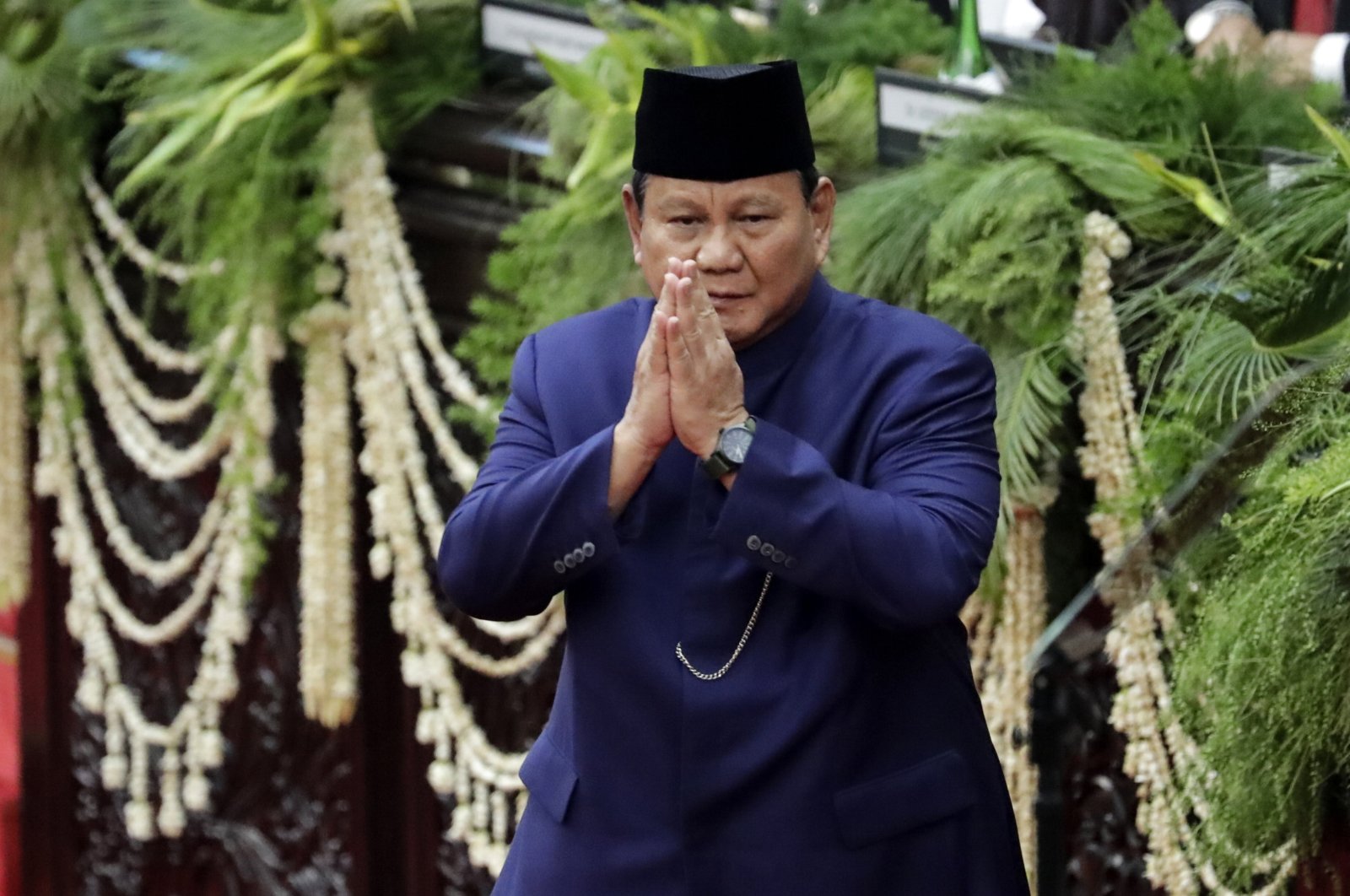 Indonesia&#039;s newly inaugurated President Prabowo Subianto greets the parliament members during the inauguration ceremony in Jakarta, Indonesia, Oct. 20, 2024. (EPA Photo)