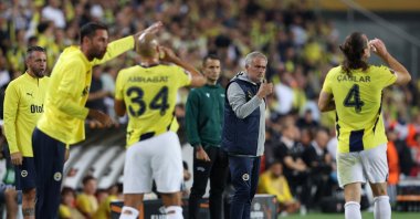 Fenerbahçe coach Jose Mourinho (2nd R) reacts during the Europa League match against Union Saint-Gilloise at the Şükrü Saraçoğlu Stadium, Istanbul, Türkiye, Sept. 26, 2024. (Reuters Photo)