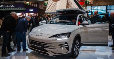 Visitors look at a BYD Seal U DM-i hybrid car presented at the Paris Motor Show at Paris Expo Porte de Versailles, Paris, France, Oct. 15, 2024. (AFP Photo)