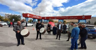 Citizens play drums as they "celebrate" the death of Gülenist Terror Group (FETÖ) ringleader Fetullah Gülen outside the Sincan prison, Ankara, Türkiye, Oct. 21, 2024. (IHA Photo)