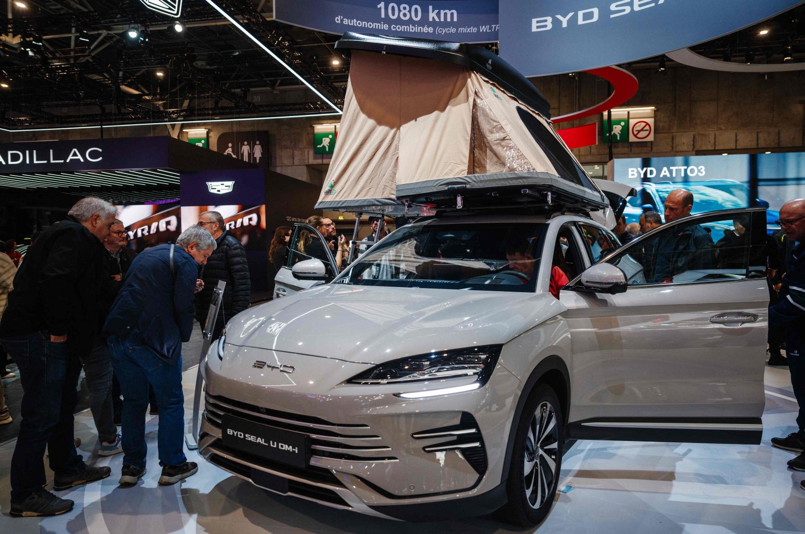 Visitors look at a BYD Seal U DM-i hybrid car presented at the Paris Motor Show at Paris Expo Porte de Versailles, Paris, France, Oct. 15, 2024. (AFP Photo)