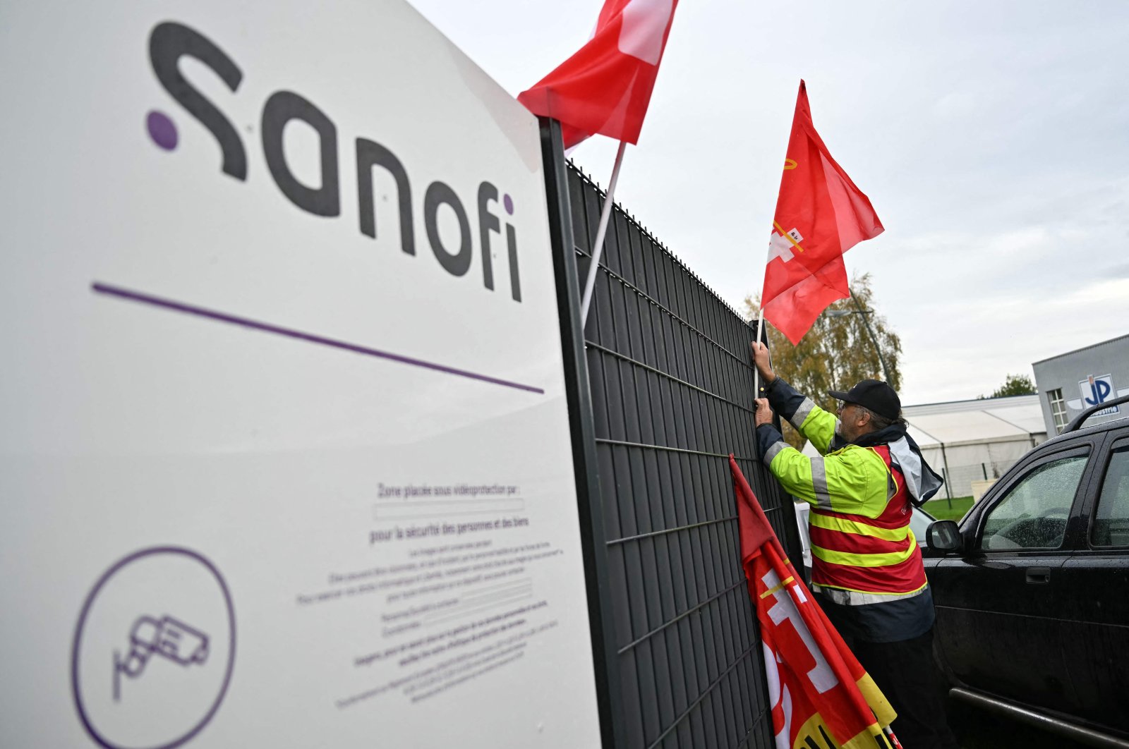 A unionist takes part in a picket line as part of an employees&#039; strike against the sale of Sanofi&#039;s subsidiary Opella, in support of employees, for industrial jobs and economic sovereignty, called by the CGT and FO workers&#039; unions outside the Sanofi manufacturing plant in Lisieux, northwestern France, Oct. 17, 2024. (AFP Photo)