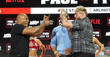 Mike Tyson (L) and Jake Paul hold a news conference during Fanatics Fest NYC at Javits Center, New York City, U.S., Aug. 18, 2024. (Getty Images Photo)
