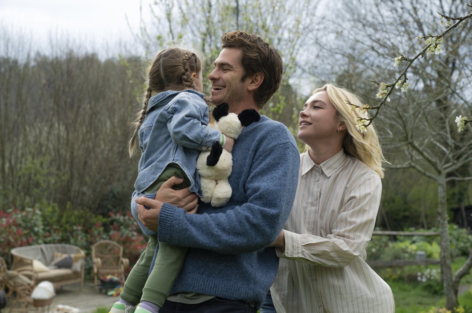 This image released by A24 shows Andrew Garfield (C) and Florence Pugh (R) in a scene from &quot;We Live In Time.&quot; (AP Photo)