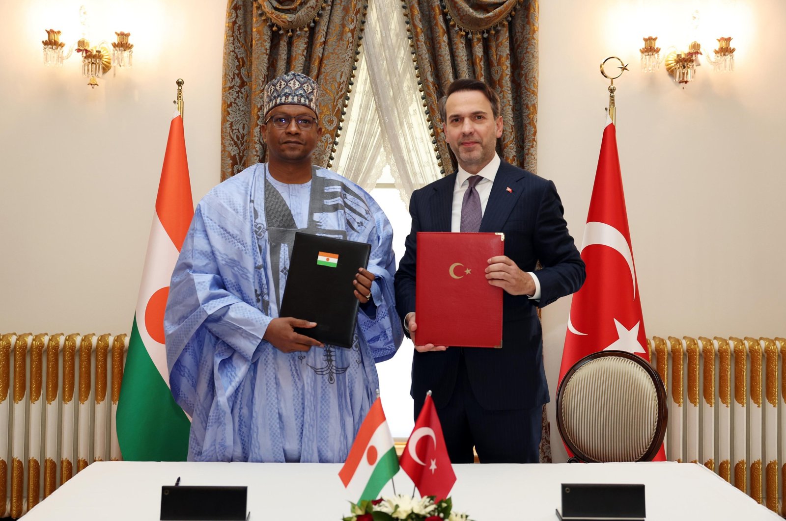 Energy and Natural Resources Minister Alparslan Bayraktar (R) and Niger&#039;s Minister of Mines Abarchi Ousmane during a signing ceremony on cooperation in mining, Istanbul, Türkiye, Oct. 22, 2024. (AA Photo)