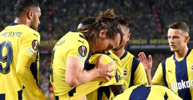 Fenerbahçe&#039;s Çağlar Söyüncü (C) celebrates the 1-0 during the UEFA Europa League match against Union Saint-Gilloise at the Şükrü Saraçoğlu Stadium, Istanbul, Türkiye, Sept. 26, 2024. (Getty Images Photo)