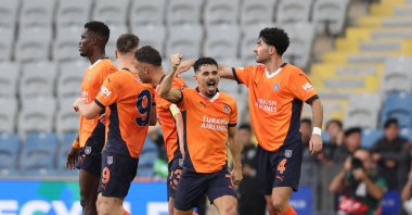 Istanbul Başakşehir's Krzysztof Piatek (C) celebrates scoring a goal during the Europa Conference League match against Rapid Vienna at the Istanbul Başakşehir Fatih Terim Stadium, Istanbul, Türkiye, Oct. 2, 2024. (Reuters Photo)