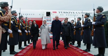 President Recep Tayyip Erdoğan (C) and first lady Emine Erdoğan are welcomed by an official procession as they arrive to attend the BRICS Summit in Kazan, Tatarstan, Russia, Oct. 23, 2024. (AA Photo)