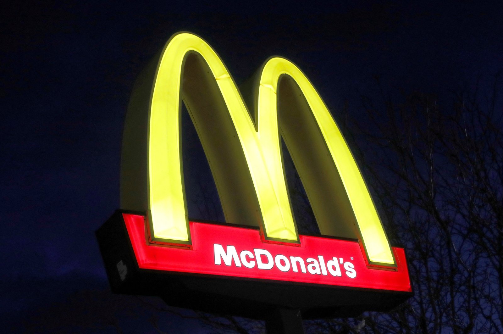 A sign is seen at a McDonald&#039;s restaurant in the U.S., March 17, 2020. (Reuters Photo)