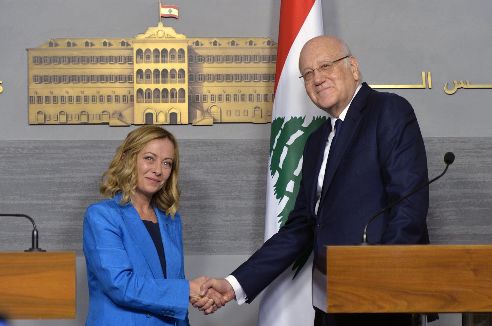 Lebanese caretaker Prime Minister Najib Mikati (R) shakes hands with Italian Prime Minister Giorgia Meloni following a joint news conference at the government palace, Beirut, Lebanon, Oct. 18, 2024. (EPA Photo)