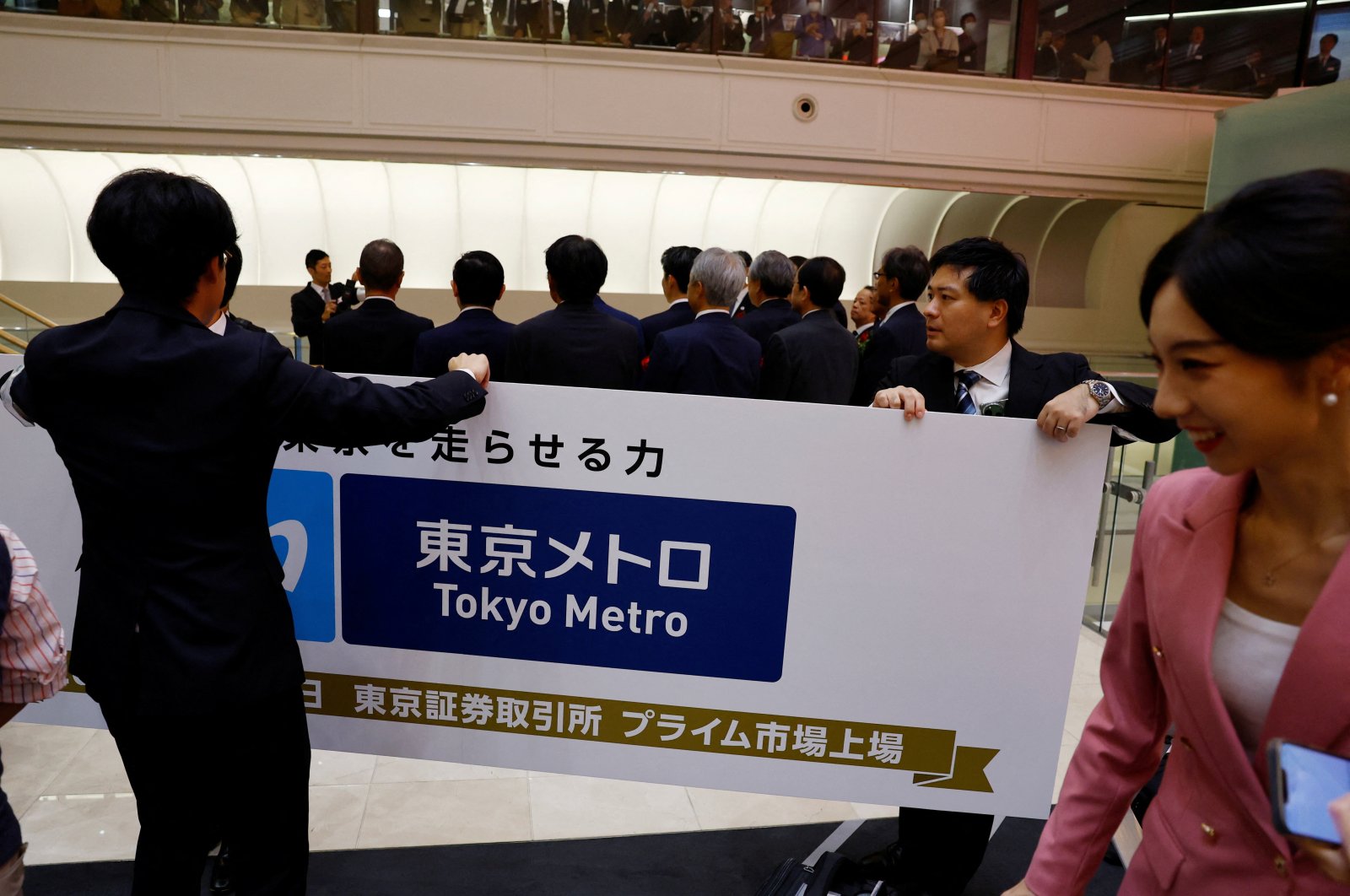 Staff of the Tokyo Stock Exchange carry a banner at a ceremony to mark Tokyo Metro’s debut on the Tokyo Stock Exchange, Tokyo, Japan, Oct. 23, 2024. (Reuters Photo)