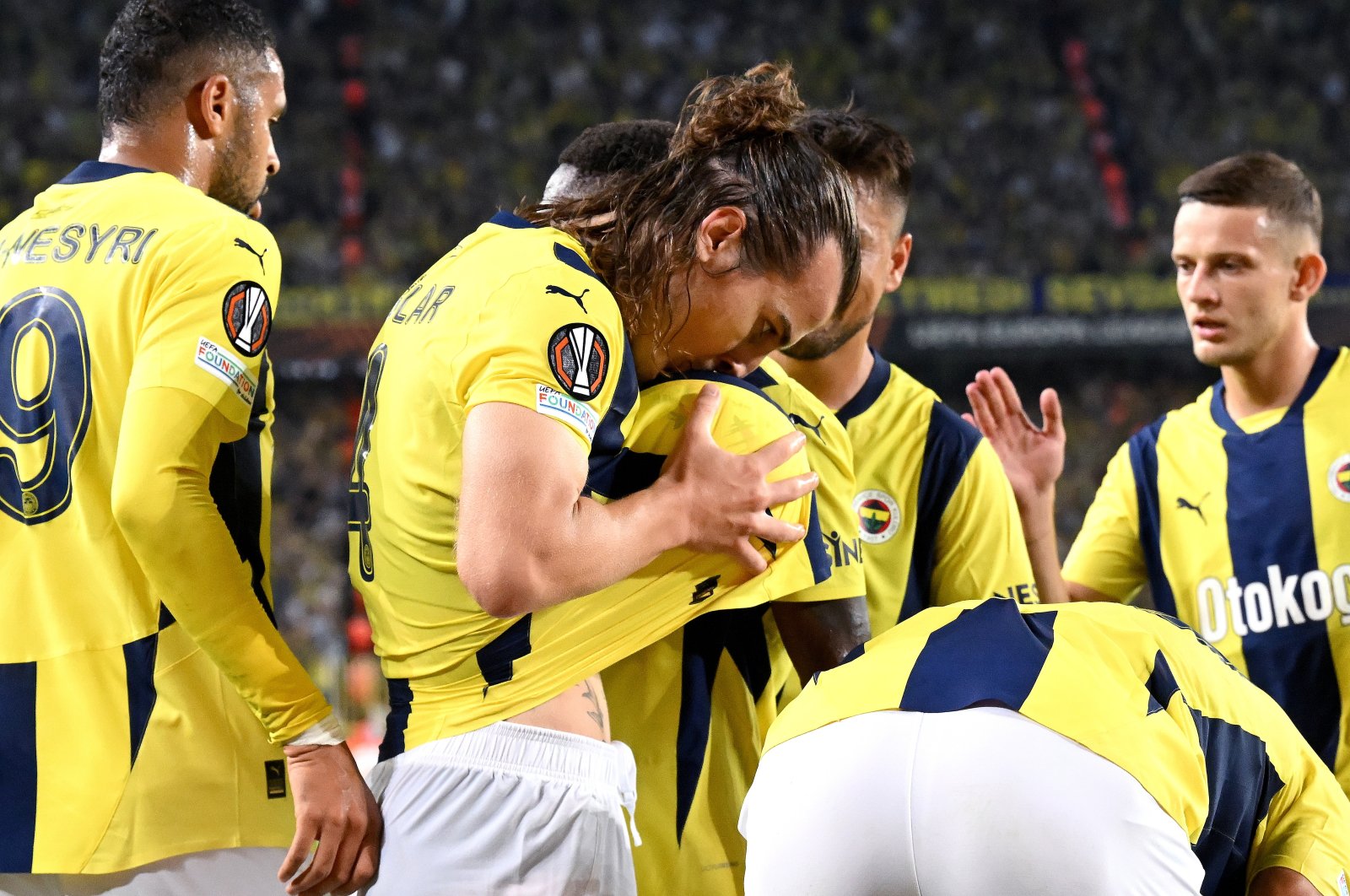 Fenerbahçe&#039;s Çağlar Söyüncü (C) celebrates the 1-0 during the UEFA Europa League match against Union Saint-Gilloise at the Şükrü Saraçoğlu Stadium, Istanbul, Türkiye, Sept. 26, 2024. (Getty Images Photo)