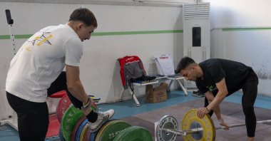 Turkish weightlifters train at the Turkish Olympic Preparation Center ahead of the European Youth and U-23 Weightlifting Championships, Ankara, Türkiye, Oct. 22, 2024. (AA Photo)