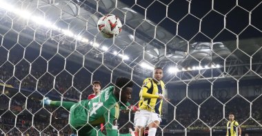 Fenerbahçe's Youssef En-Nesyri scores their first goal past Manchester United's Andre Onana during the UEFA Europa League football match between Fenerbahçe and Manchester United in Istanbul, Türkiye, Oct. 24, 2024. (Reuters Photo)