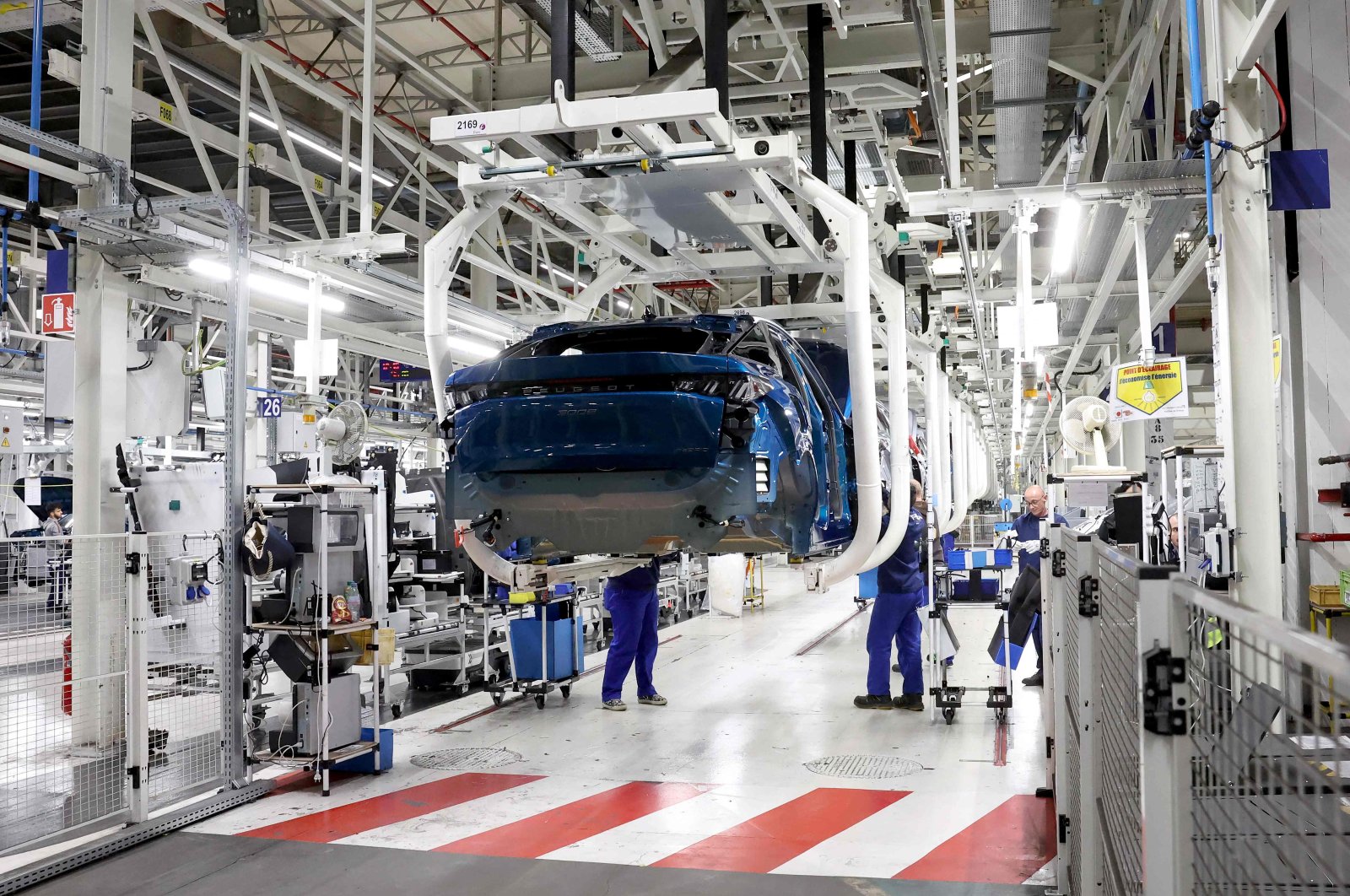 Employees are at work on the production line of the new Peugeot e-3008 and e-5008 electric car at the Stellantis factory in Sochaux, France, Oct. 3, 2024. (AFP Photo)