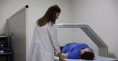 A woman undergoes an X-ray for a breast cancer screening, Ataşehir, Türkiye, on Oct. 22, 2024. (IHA Photo)