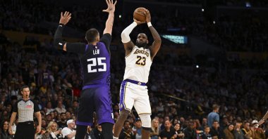 Lakers forward LeBron James (R) shoots against Sacramento Kings center Alex Len an NBA game, Los Angeles, California, U.S., Oct. 26, 2024. (Reuters Photo)