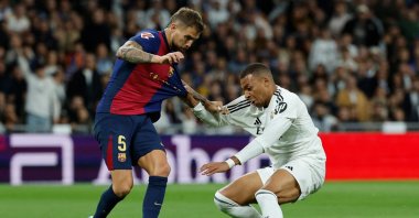 Barcelona's Inigo Martinez Berridi (L) and Real Madrid's Kylian Mbappe vie for the ball during a La Liga match in Madrid, Spain, Oct. 26, 2024. (AFP Photo)