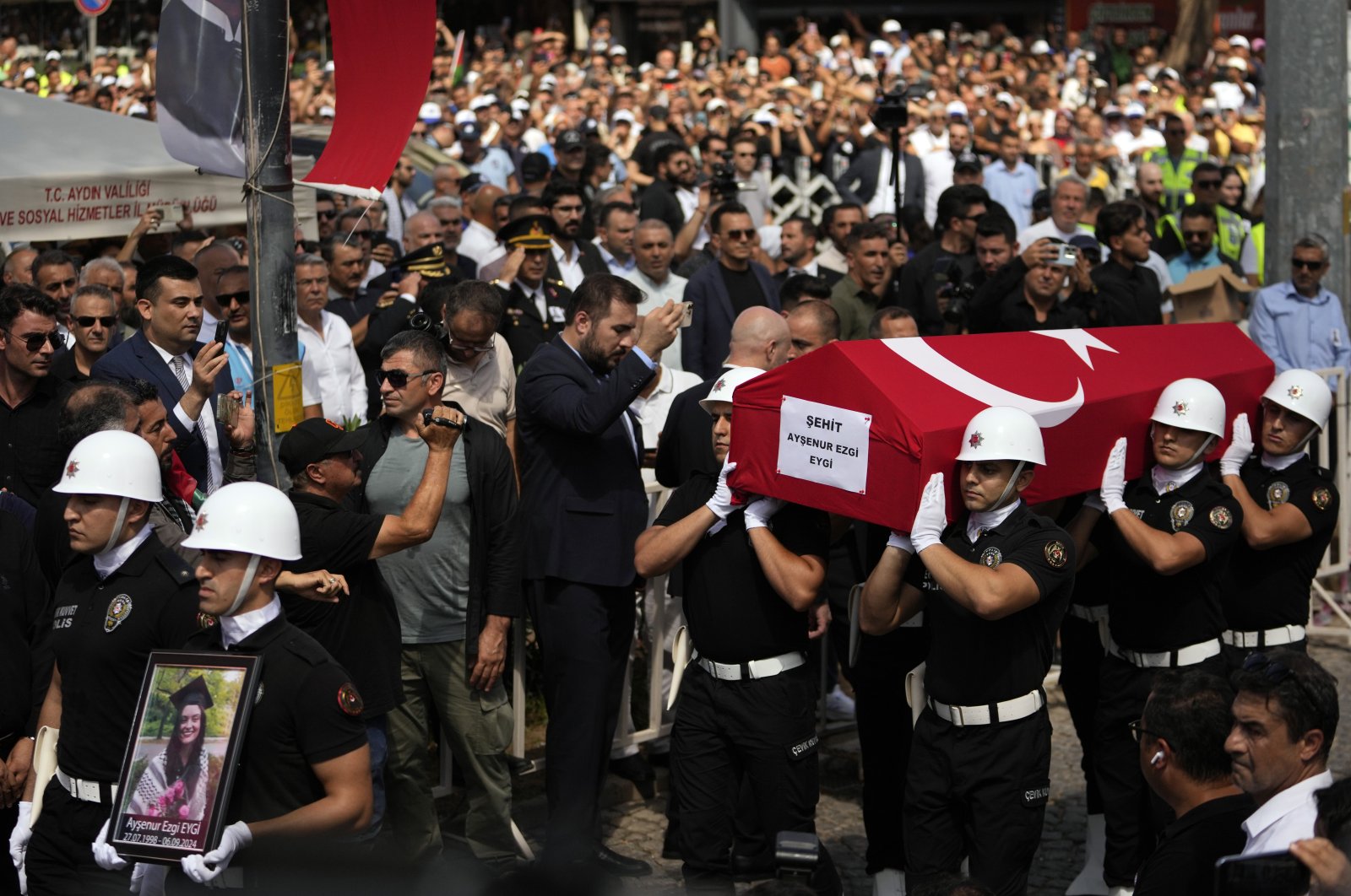 Turkish military police carry the coffin of Ayşenur Ezgi Eygi during her funeral in Didim, Aydın, western Türkiye, Sept. 14, 2024. (AP Photo)