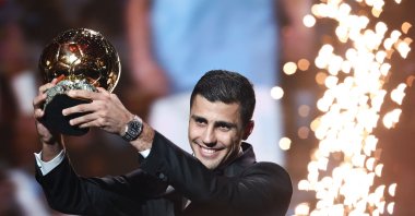 Manchester City's Spanish midfielder Rodri receives the Ballon d'Or award during the 2024 Ballon d'Or France Football award ceremony at the Theatre du Chatelet, Paris, France, Oct. 28, 2024. (AFP Photo)