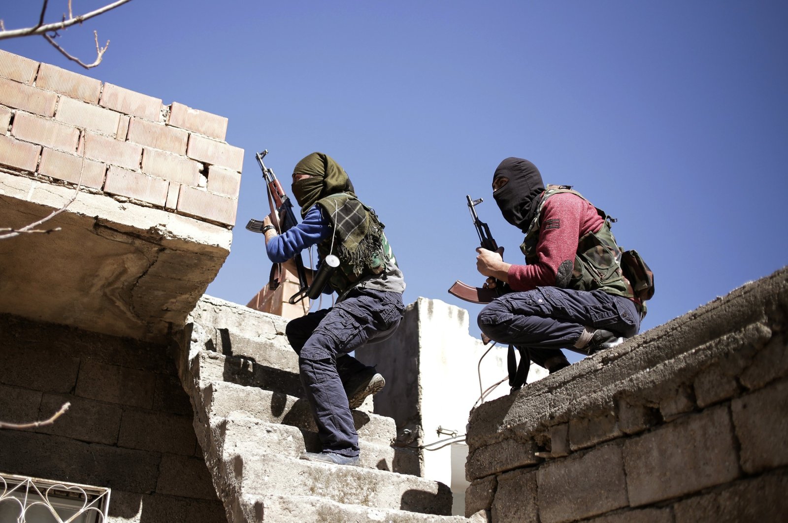 Two PKK terrorists run as they attack Turkish security forces in the Nusaydin district, bordering Syria, southeastern Mardin province, Türkiye, March 1, 2016. (AP Photo)