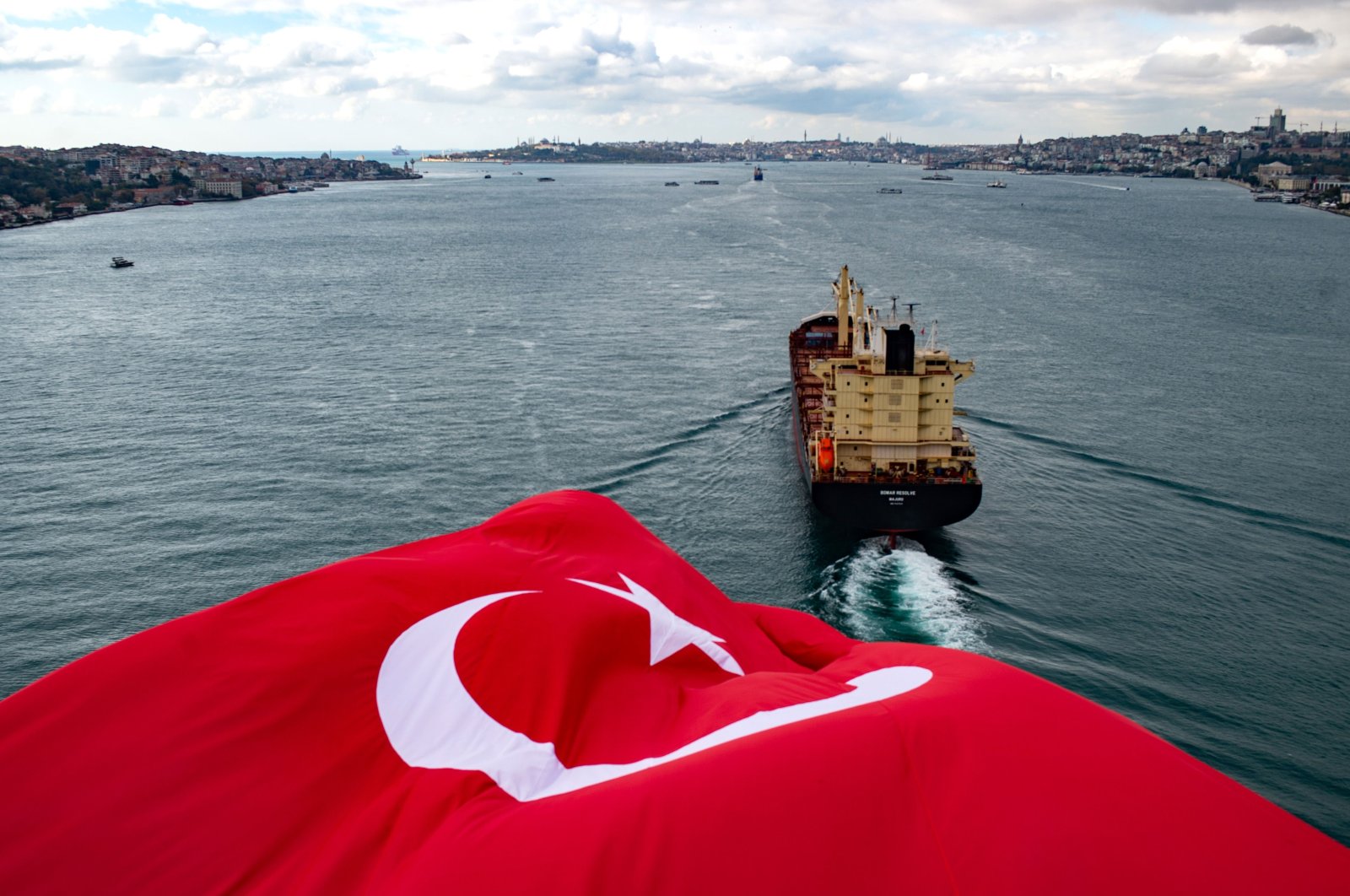 Turkish national flag waves on the July 15 Martyrs&#039; Bridge, formerly known as the Bosporus Bridge, in Istanbul, Türkiye, Nov. 8, 2020. (AFP Photo)