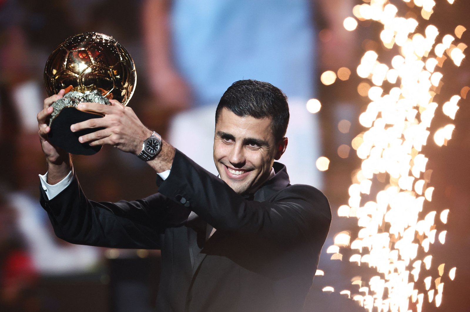 Manchester City&#039;s Spanish midfielder Rodri receives the Ballon d&#039;Or award during the 2024 Ballon d&#039;Or France Football award ceremony at the Theatre du Chatelet, Paris, France, Oct. 28, 2024. (AFP Photo)