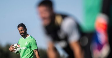 Sporting&#039;s coach Ruben Amorim takes part in a training session on the eve of their UEFA Champions League football match against PSV Eindhoven at Cristiano Ronaldo Academy training ground, Alcochete, Portugal, Sept. 30, 2024. (AFP Photo)