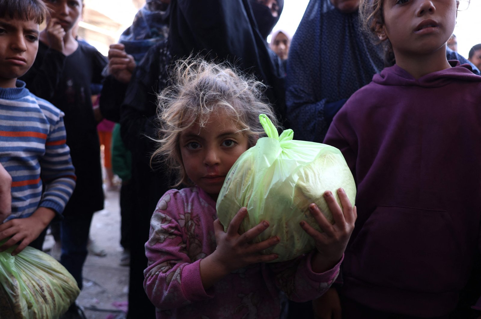 A Palestinian girl carries a bag of bread outside a bakery in Khan Younis on the southern Gaza Strip, Palestine, Oct. 29, 2024. (AFP Photo)