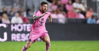 Inter Miami's Lionel Messi controls the ball during the second half against Atlanta United during round one of the 2024 MLS Playoffs at Chase Stadium, Fort Lauderdale, Florida, U.S., Oct. 25, 2024. (AFP Photo)