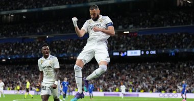 Karim Benzema (R) celebrates after scoring the team's first goal with teammate Vinicius Junior during the UEFA Champions League quarterfinal first leg match between Real Madrid and Chelsea, Madrid, Spain, April 12, 2023. (Getty Images Photo)