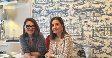 Fashion designer Gamze Saraçoğlu (L) and Emel Güven Bardız, a board member of the Istanbul Leather and Leather Products Exporters&#039; Association (IDMIB). (Courtesy of İdil Demirel)