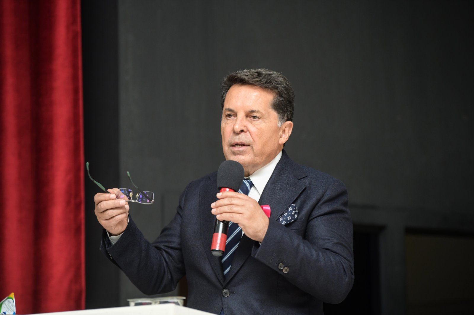 Esenyurt Mayor Ahmet Özer speaks at a municipal event in Istanbul, Türkiye, Oct. 26, 2024. (IHA Photo)