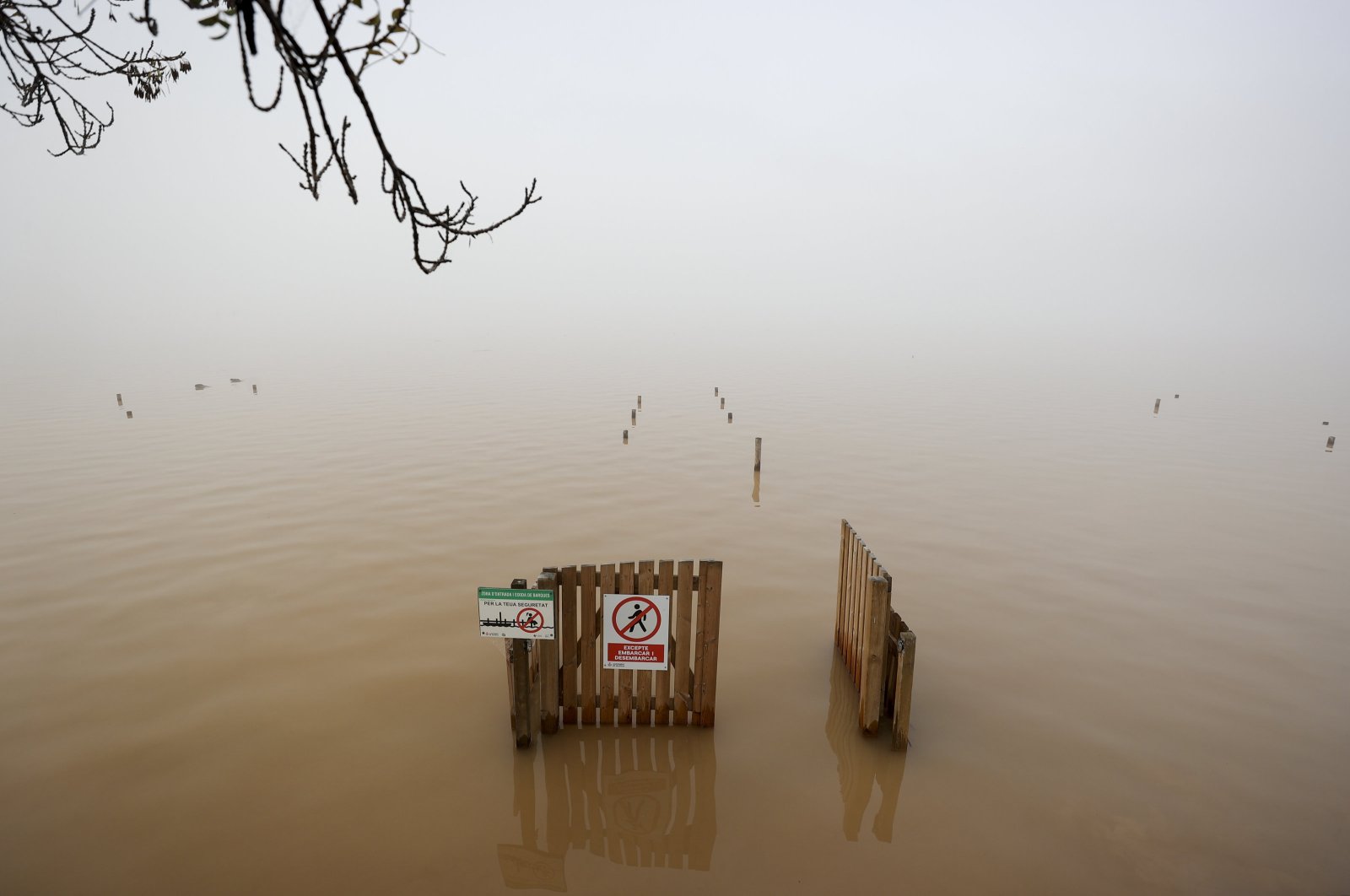 A view of a submerged pier at Gola de Putxol in Albufera, Valencia, eastern Spain, Oct. 30, 2024. (EPA Photo)