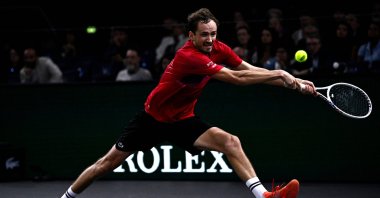 Russia&#039;s Daniil Medvedev plays a backhand return to Australia&#039;s Alexei Popyrin during their men&#039;s singles match on day three of the Paris ATP Masters 1000 tennis tournament at the Accor Arena - Palais Omnisports de Paris-Bercy, Paris, France, Oct. 30, 2024. (AFP Photo)