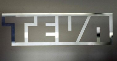 The logo of Israel&#039;s drug maker Teva Pharmaceutical Industries at the Teva Pharma France headquarters in La Defense business district, west of Paris, France, June 9, 2013. (AFP File Photo)
