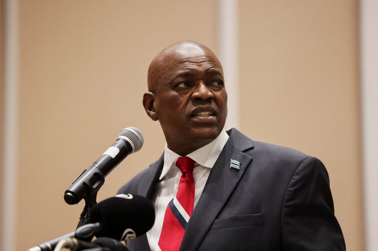 Botswana&#039;s President Mokgweetsi Masisi addresses a press conference to concede defeat after the general elections, Gaborone, Botswana, Nov. 1, 2024. (Reuters Photo)