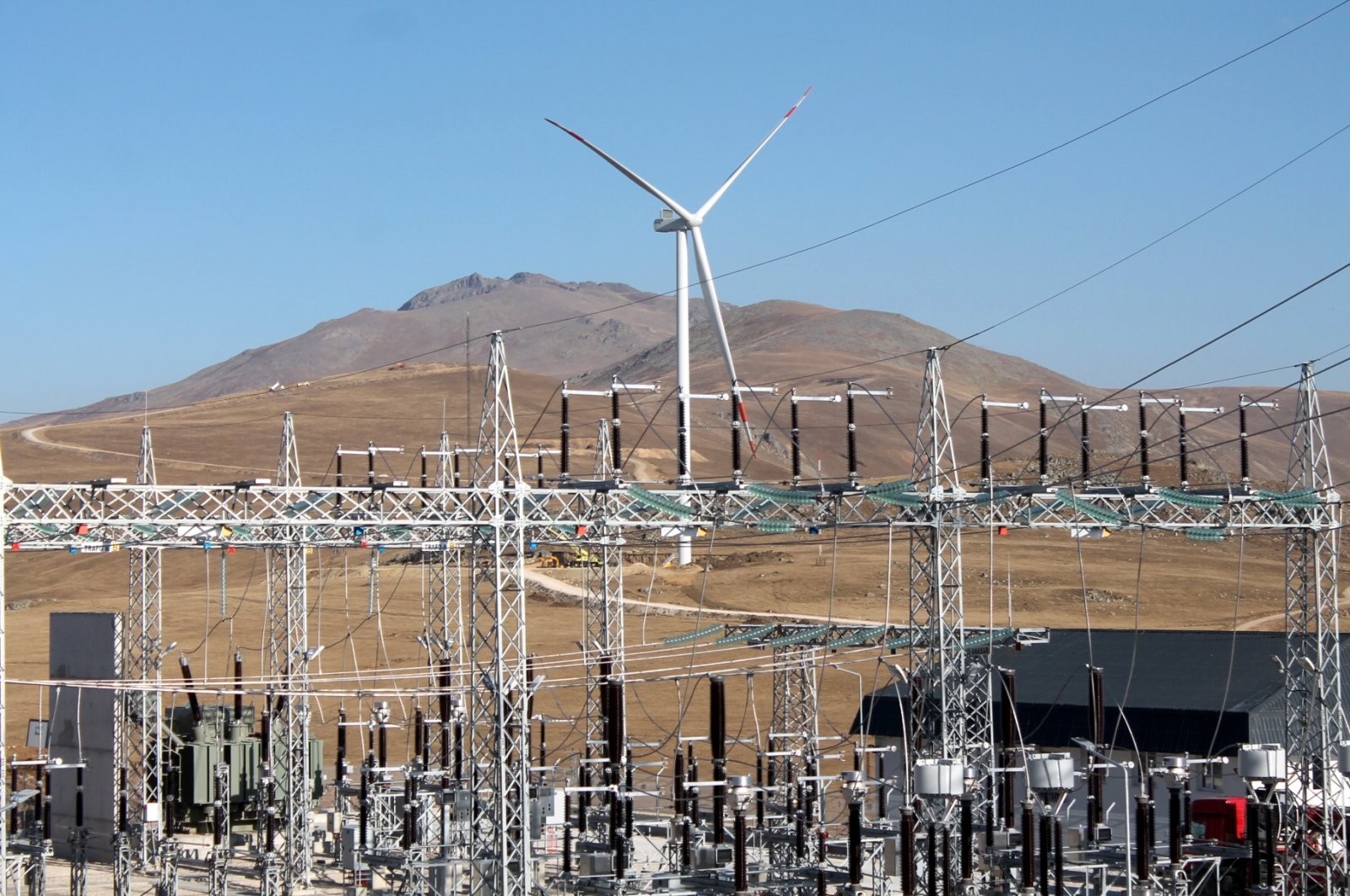 Power grids and a wind turbine are seen in the province of Bayburt, northeastern Türkiye, Oct. 28, 2020. (AA Photo)